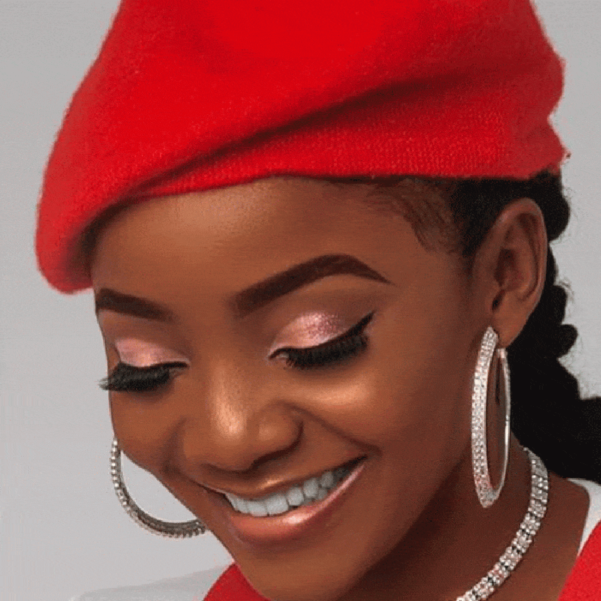 Simi advices upcoming artiste to be serious with their career