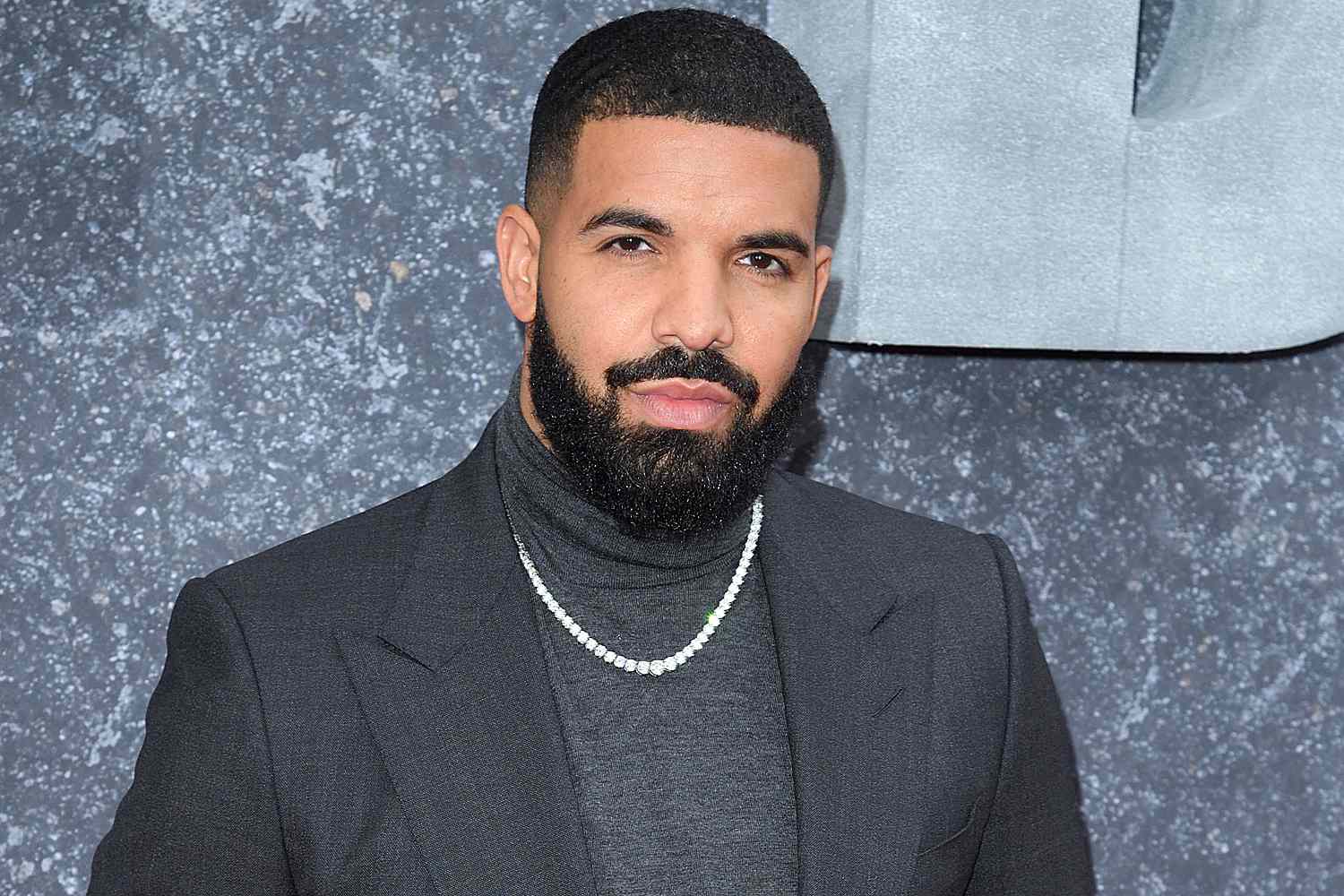 Drake purchase Necklace and 42 engagement ring Tvafrinet